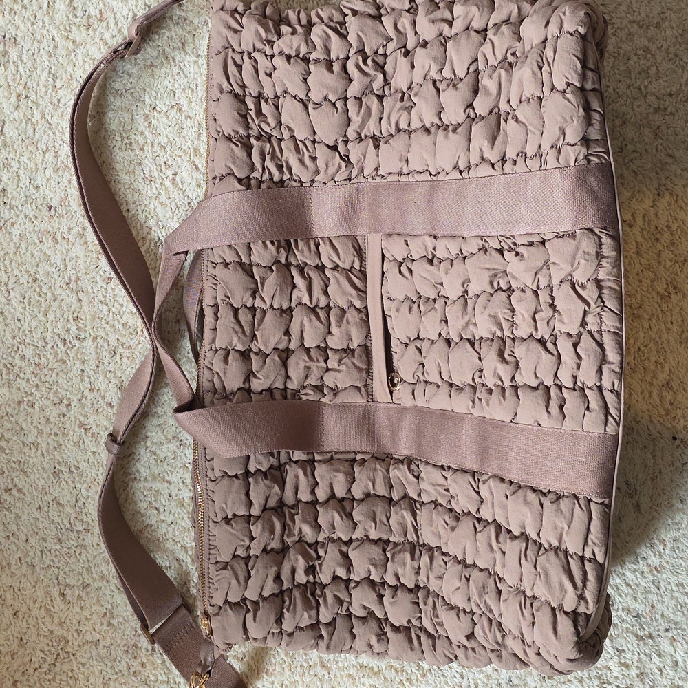 Nwot Universal Threads Weekender - image 4